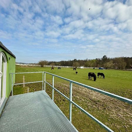 Glamping - Stylova Maringotka V Srdci Ladova Kraje, Pobliz Hlavniho Mesta Prahy Stribrna Skalice Exterior foto
