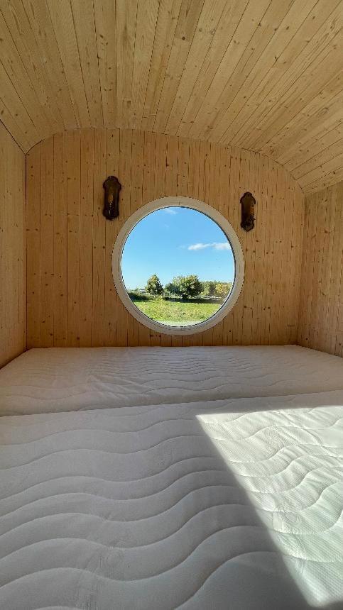 Glamping - Stylova Maringotka V Srdci Ladova Kraje, Pobliz Hlavniho Mesta Prahy Stribrna Skalice Exterior foto