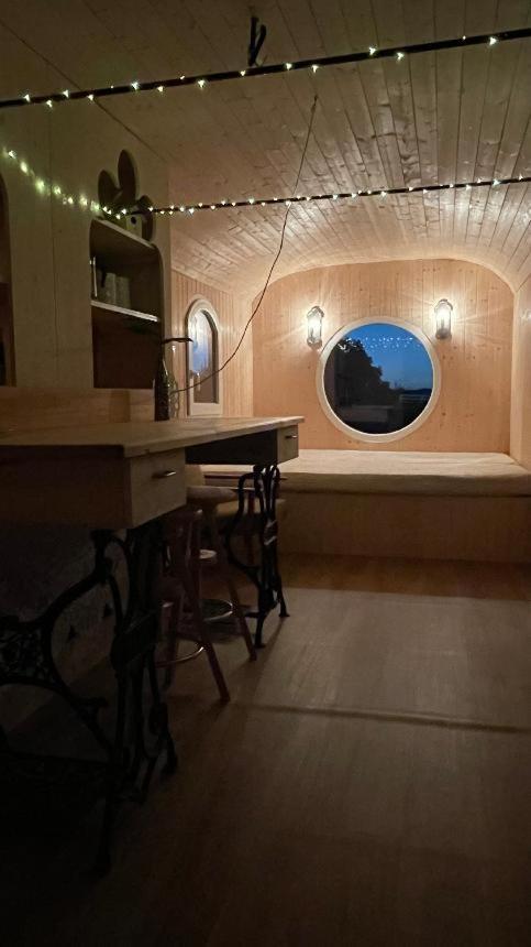 Glamping - Stylova Maringotka V Srdci Ladova Kraje, Pobliz Hlavniho Mesta Prahy Stribrna Skalice Exterior foto