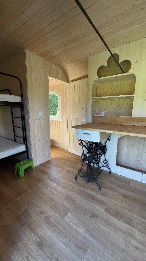 Glamping - Stylova Maringotka V Srdci Ladova Kraje, Pobliz Hlavniho Mesta Prahy Stribrna Skalice Exterior foto