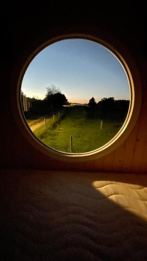 Glamping - Stylova Maringotka V Srdci Ladova Kraje, Pobliz Hlavniho Mesta Prahy Stribrna Skalice Exterior foto