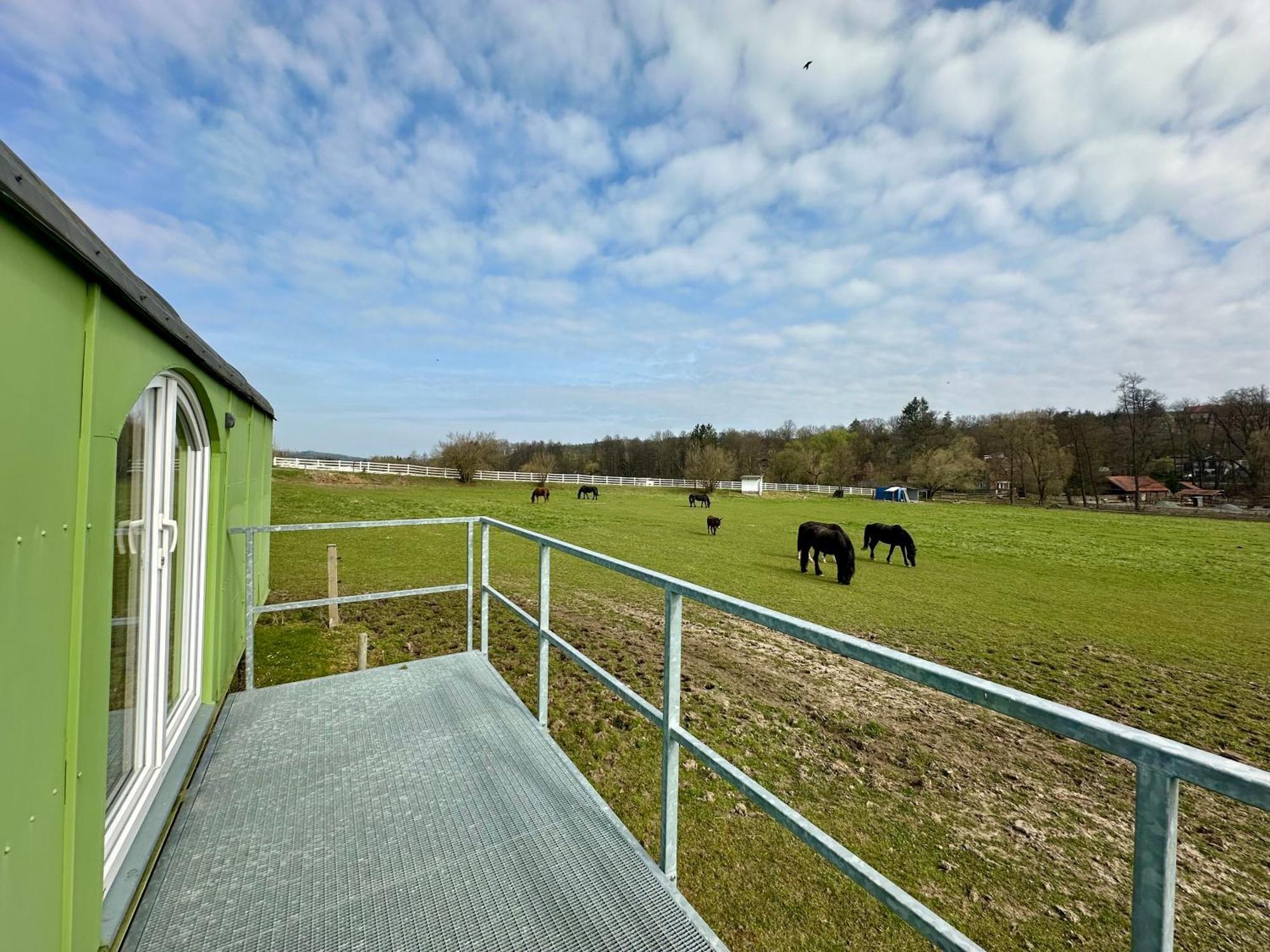 Glamping - Stylova Maringotka V Srdci Ladova Kraje, Pobliz Hlavniho Mesta Prahy Stribrna Skalice Exterior foto