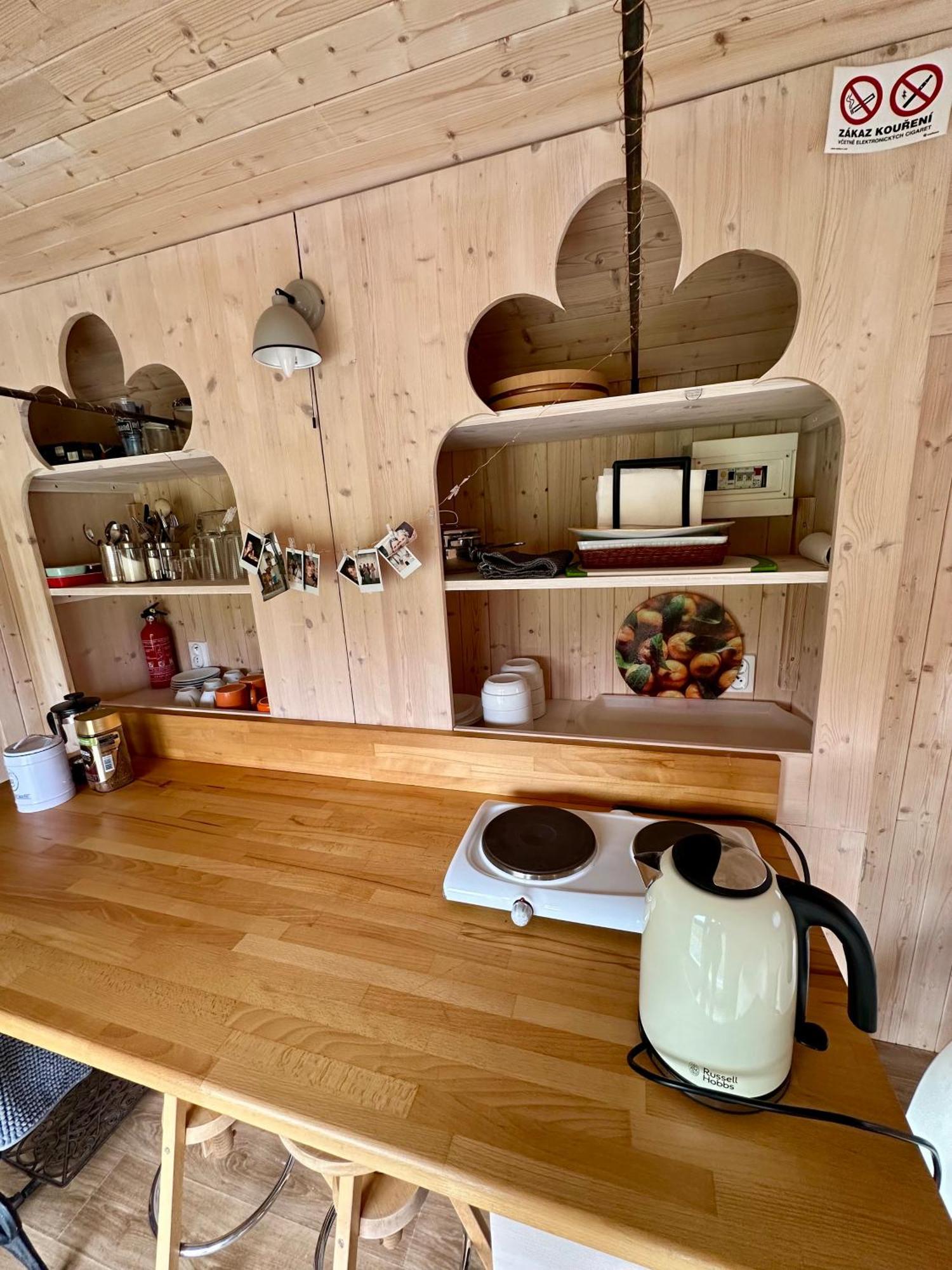 Glamping - Stylova Maringotka V Srdci Ladova Kraje, Pobliz Hlavniho Mesta Prahy Stribrna Skalice Exterior foto